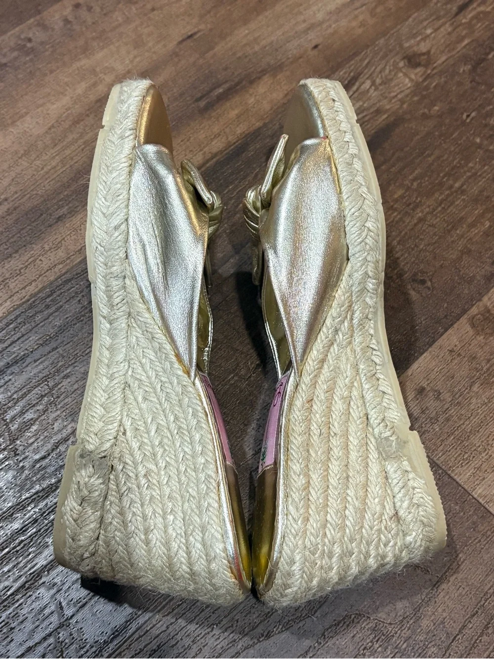 Lilly Pulitzer gold wedge espadrilles featuring a bow detail size 7.5